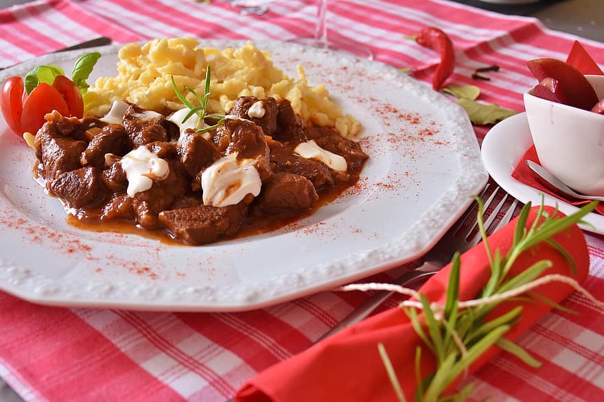 goulash-meat-wild-game-meat-game-goulash-court-main-course-cook-eat-food