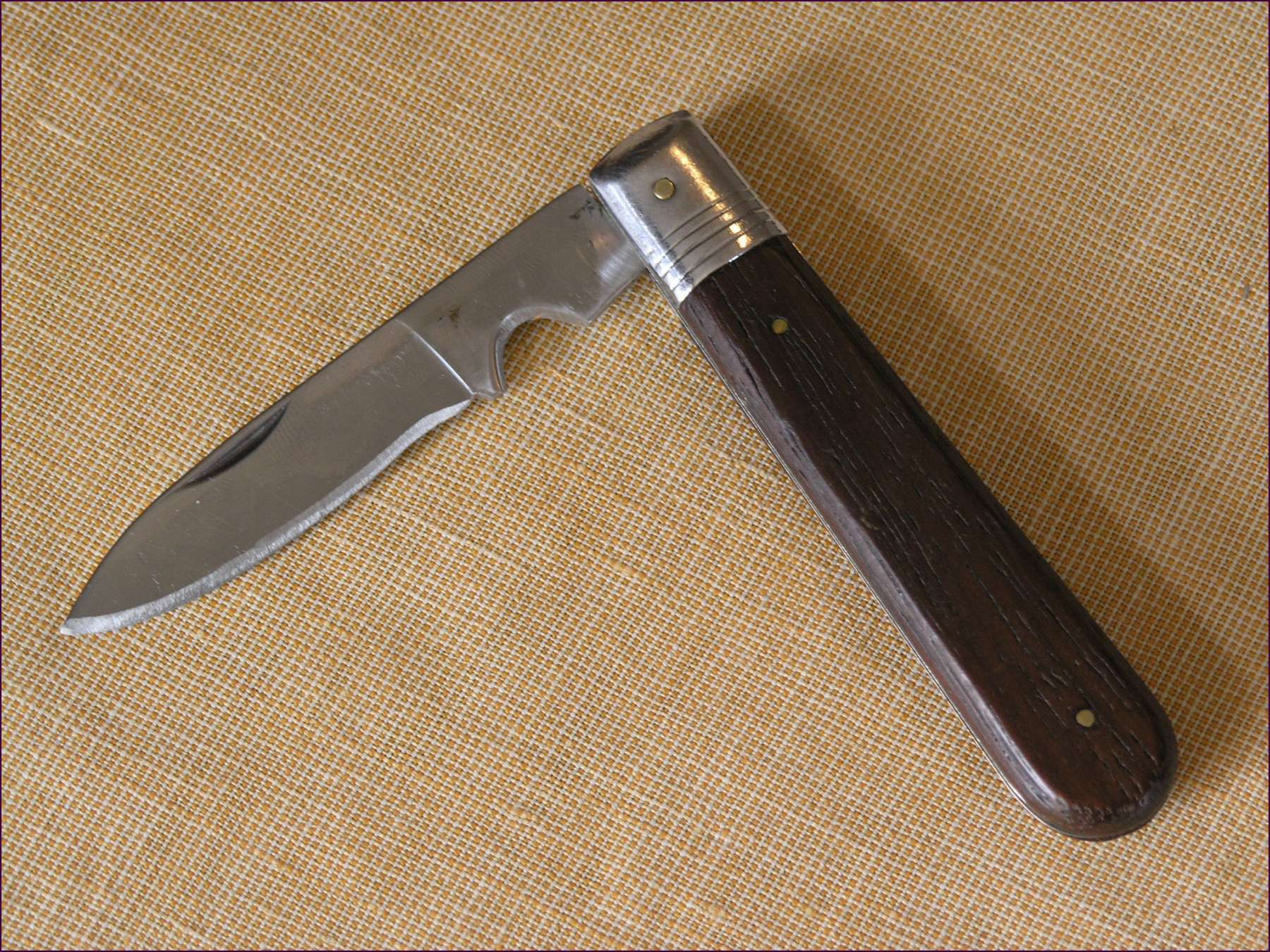 12 Pocket Knives for Cutting Cheese and Feeling Prepared